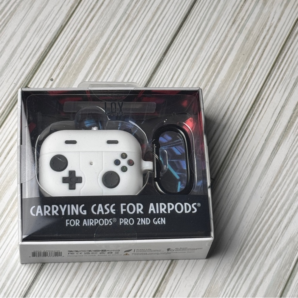 LAX Carrying White Gaming Controller AirPods Case For AirPods 1st & 2nd Gen